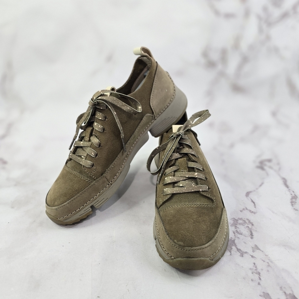 Clarks Trigenic Womens 8.5 M Brown Buck Suede Lace Up Leather Sneaker Foam